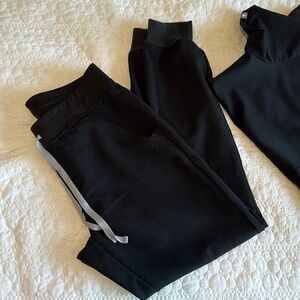Figs scrubs XS Catarina top with small joggers color black USED